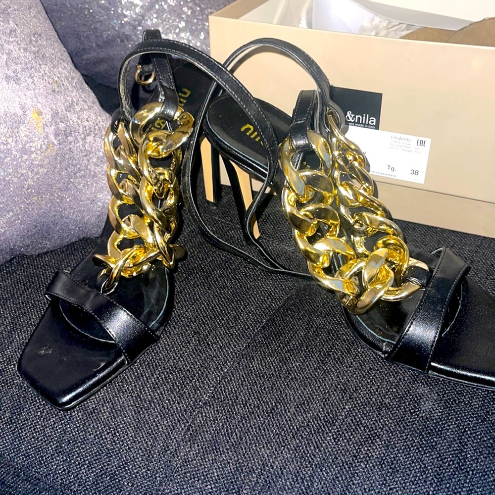 Nila & Nila Gold Chain Italian 3.9 inch heels
